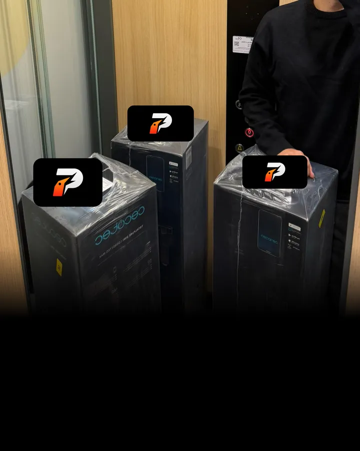 Tres cajas de Cecotec TotalPure recibidas en un ascensor